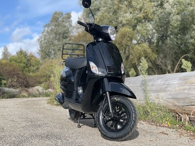 Santini Capri EFI Scooter Glans Zwart E5