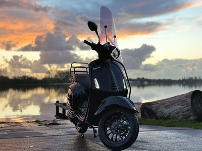 Custom Vespa Sprint Completare+ Glanszwart