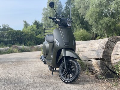 Santini Capri Digital EFI Scooter Militaire Verde E5