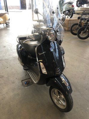 Vespa Primavera 45km zwart